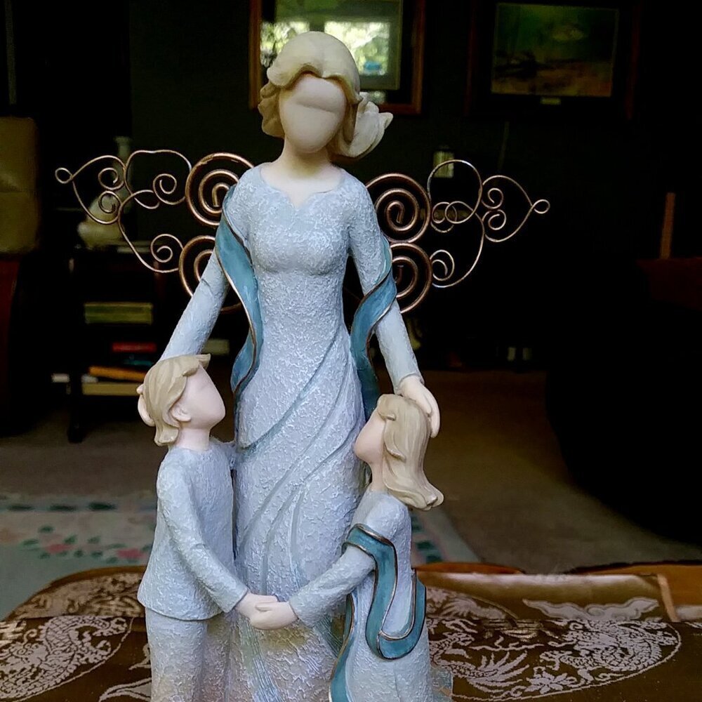 😇"Florentine Angel" Figurine by Matthew Danko.